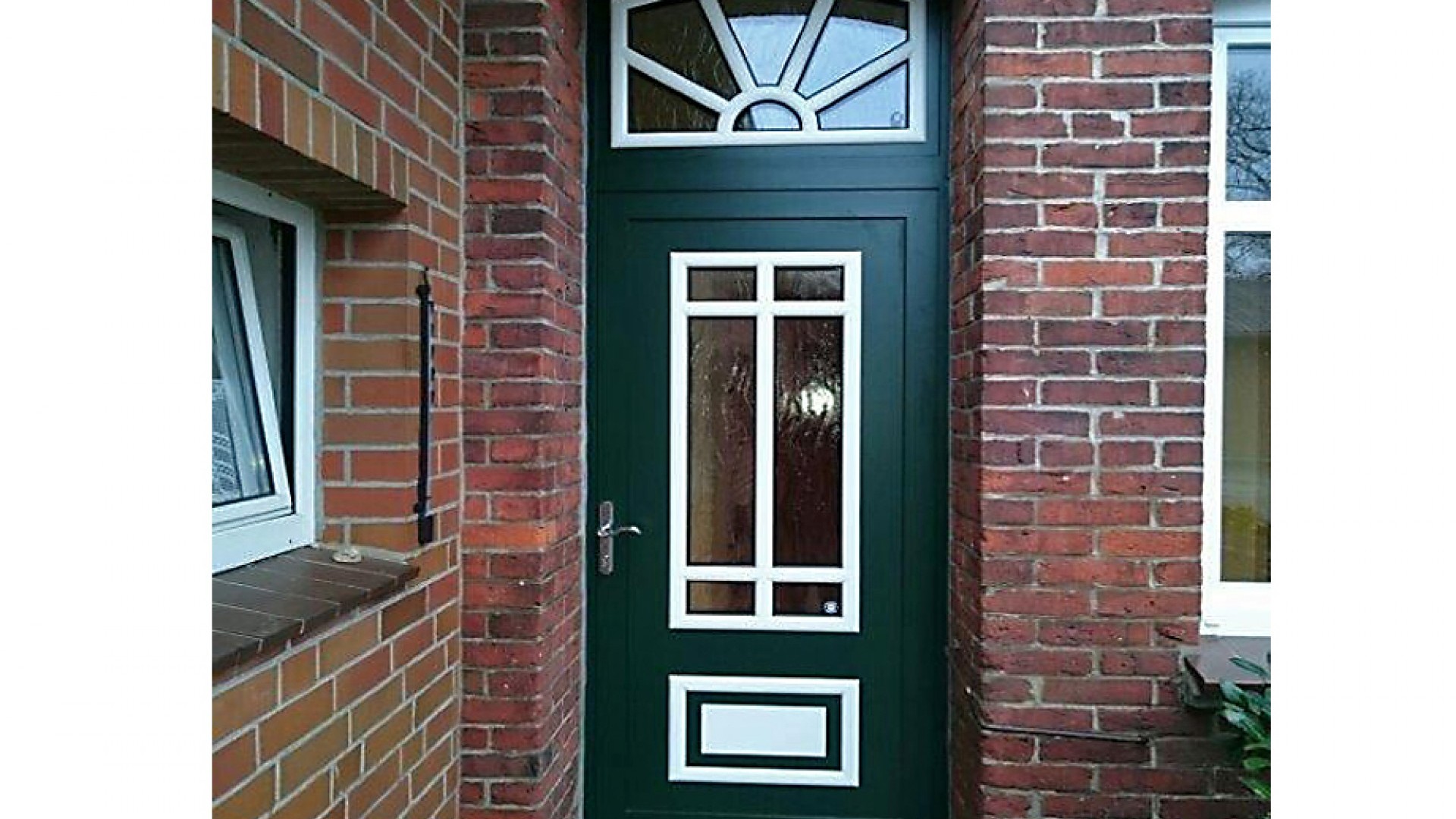 grün/weiße Haustür mit Glas